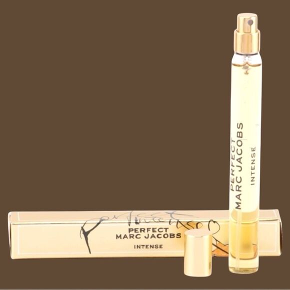 Marc Jacobs Perfect Intense
Travel Spray - Luxurious Elegance in Your Po… - Picture 5 of 17
